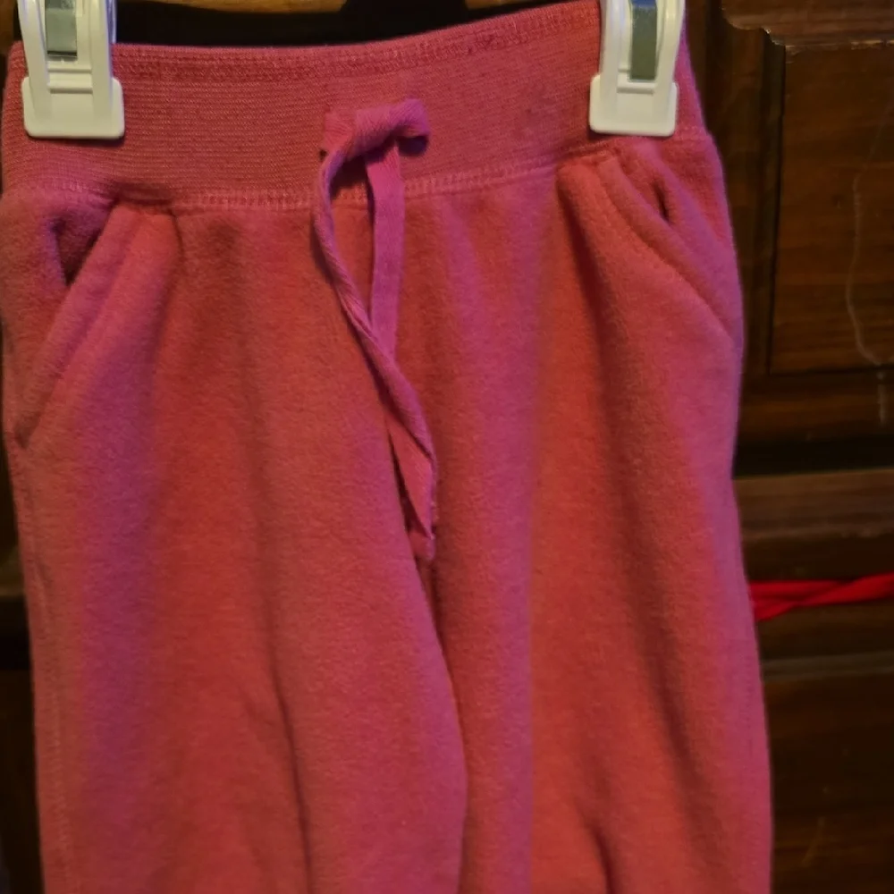 !!.           Girls 3T Pink Joggers - Picture 2 of 3